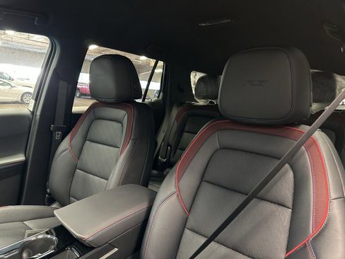 New 2026 Chevrolet Equinox RS w/ LPO, Floor Liner Package image 4