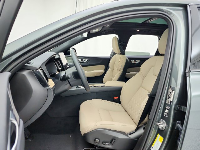 New 2027 Volvo XC60 B5 Plus AWD/4WD image 21