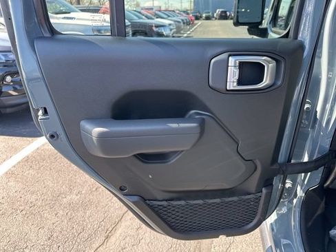 Used 2024 Jeep Gladiator Sport AWD/4WD image 23