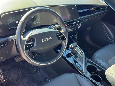 Used 2023 Kia Niro EX image 8