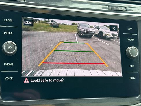 Certified 2022 Volkswagen Tiguan SE image 20