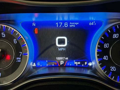 Used 2019 Chrysler 300 Limited RWD image 11