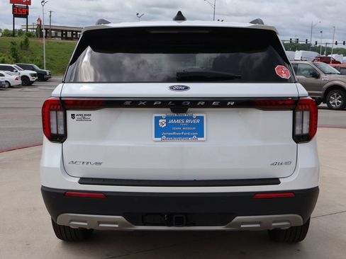 New 2026 Ford Explorer Active w/ Active Comfort Package AWD/4WD image 4