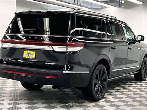Used 2023 Lincoln Navigator L Reserve w/ Equipment Group 201A image 11