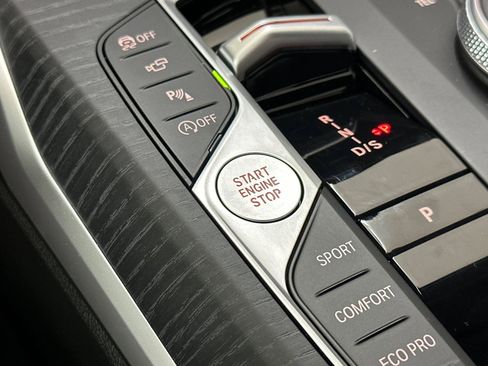 Used 2025 BMW 330i Sedan w/ Premium Package image 28