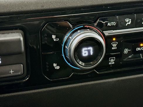 Used 2024 GMC Sierra 3500 SLE image 20