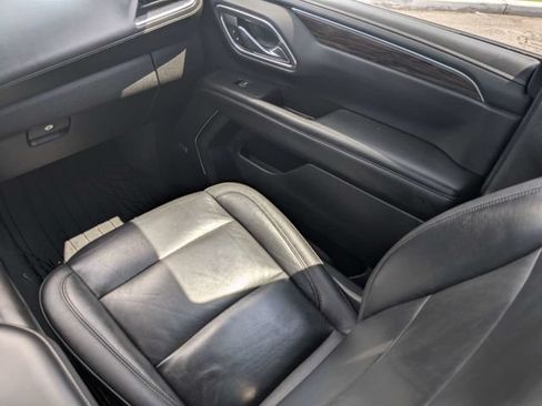 Used 2021 Chevrolet Suburban LT RWD image 17