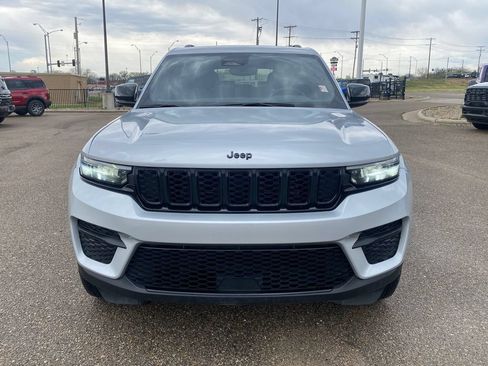 Used 2024 Jeep Grand Cherokee Altitude AWD/4WD image 19