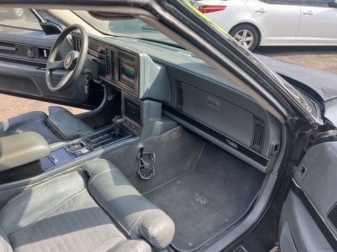 Used 1989 Buick Reatta Coupe FWD image 21