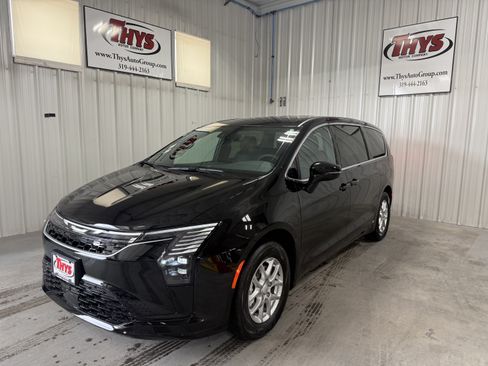 New 2027 Chrysler Pacifica Select FWD image 13