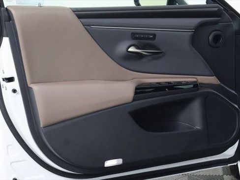 Certified 2025 Lexus ES 300h w/ Premium Package FWD image 12