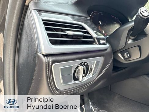 Used 2021 BMW 740i w/ Premium Package RWD image 20