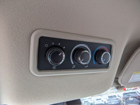 Used 2025 Chevrolet Express 3500 LT w/ LT Preferred Equipment Group RWD image 17