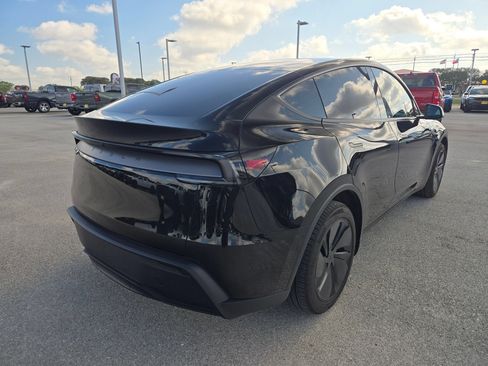 Used 2026 Tesla Model Y 2WD image 3