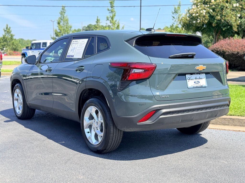 Used 2026 Chevrolet Trax LS w/ LS Convenience Package FWD image 6