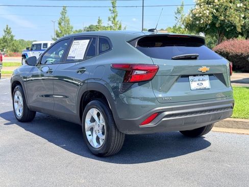 Used 2026 Chevrolet Trax LS w/ LS Convenience Package FWD image 6