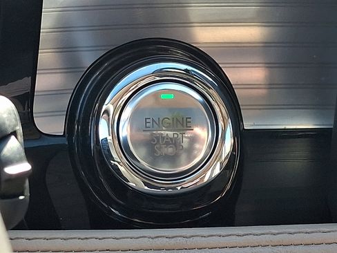 Used 2022 Lincoln Corsair AWD w/ Premium Package image 24