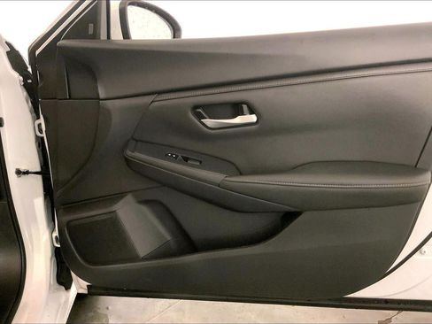Used 2025 Nissan Sentra SV FWD image 25