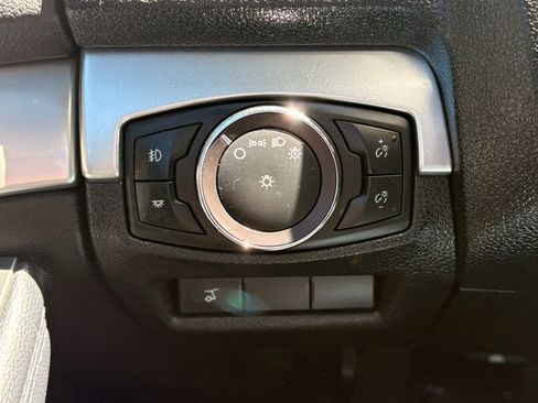 Used 2017 Ford Explorer XLT w/ Equipment Group 202A AWD/4WD image 18