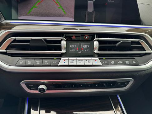 Used 2021 BMW X7 xDrive40i w/ Premium Package image 41