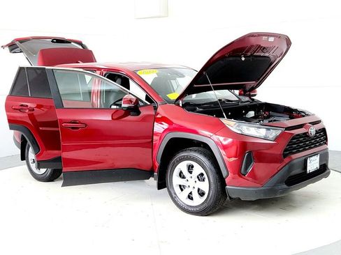 Certified 2022 Toyota RAV4 LE AWD/4WD image 12