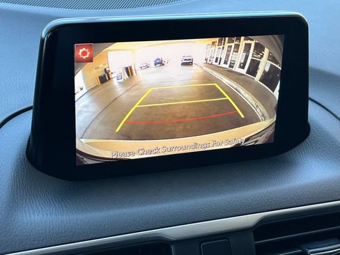 Used 2018 MAZDA MAZDA3 Touring FWD image 20