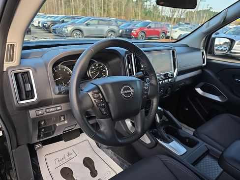 Used 2025 Nissan Frontier SV w/ SV Convenience Package image 19