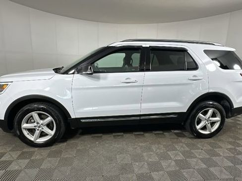 Used 2016 Ford Explorer XLT w/ Equipment Group 202A AWD/4WD image 6