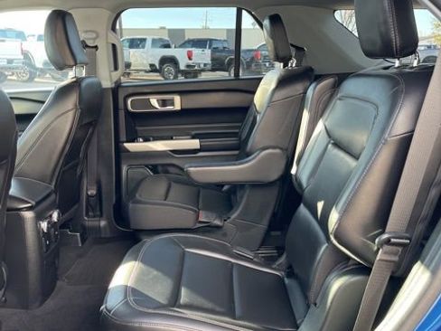 Used 2022 Ford Explorer XLT w/ Equipment Group 202A AWD/4WD image 28