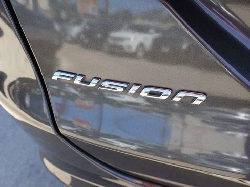 Used 2017 Ford Fusion SE w/ Fusion SE Technology Package FWD image 11