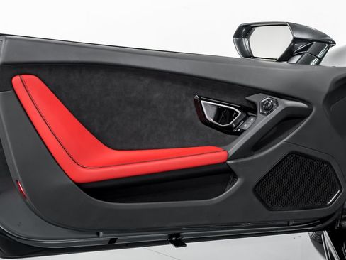 Used 2021 Lamborghini Huracan EVO RWD image 9
