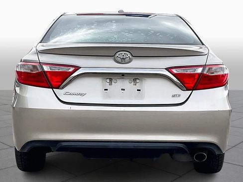 Used 2017 Toyota Camry SE image 5