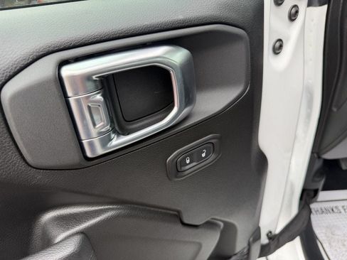 Used 2026 Jeep Wrangler Sport AWD/4WD image 10