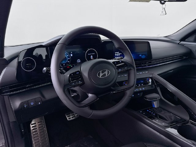 New 2025 Hyundai Elantra SEL FWD image 11