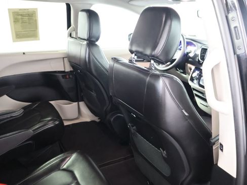 Used 2024 Chrysler Pacifica Touring-L FWD image 47