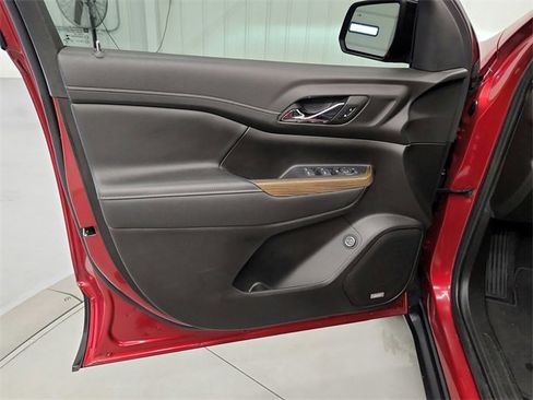 Used 2022 GMC Acadia SLE w/ Driver Convenience Package image 28