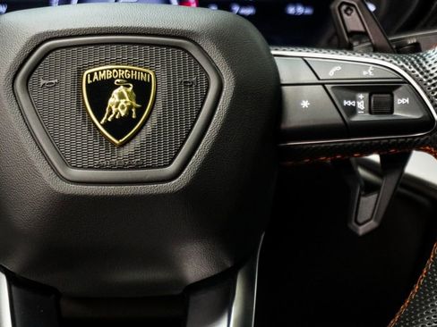 Used 2020 Lamborghini Urus image 17
