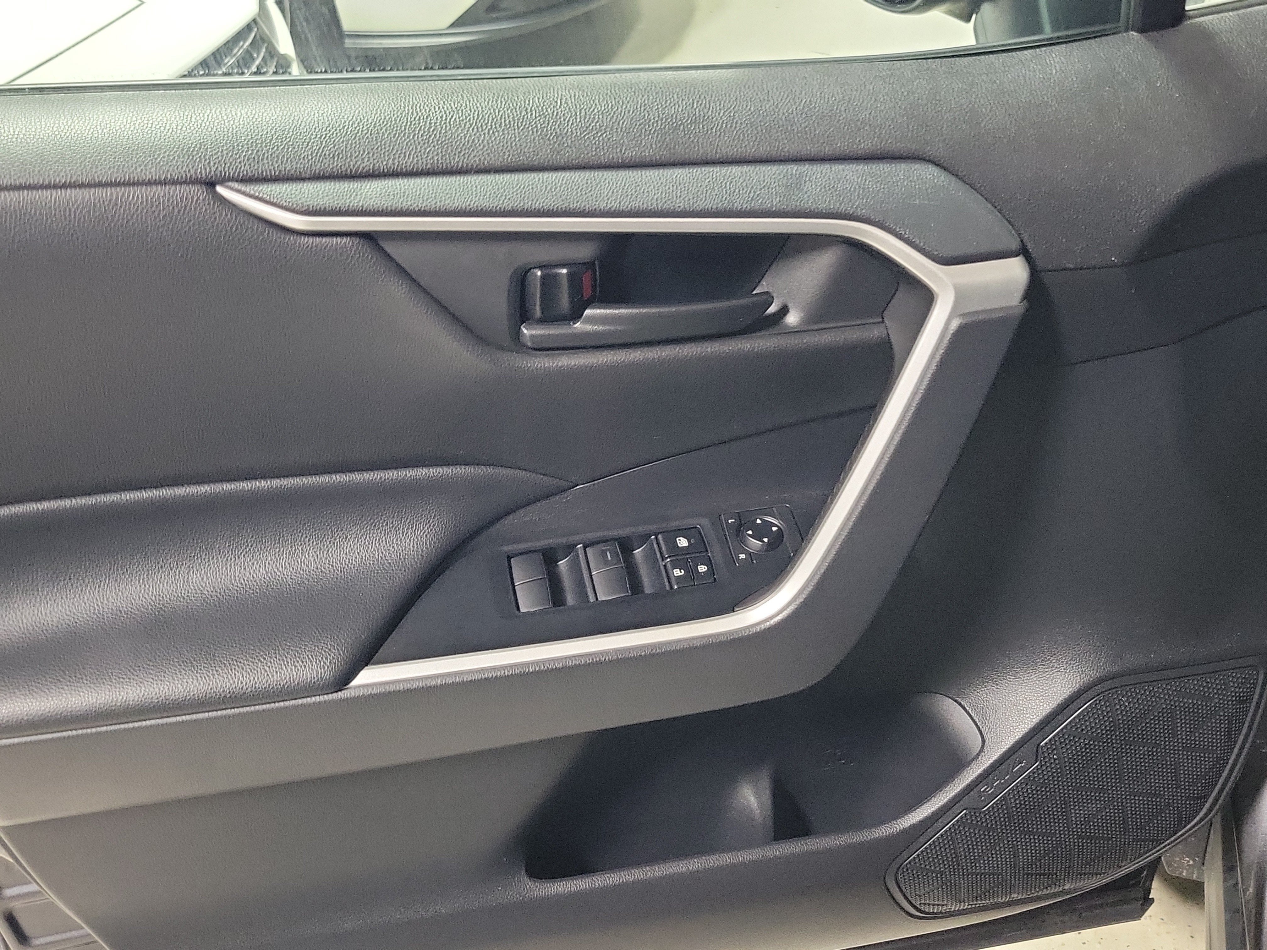 Used 2022 Toyota RAV4 LE AWD/4WD image 20
