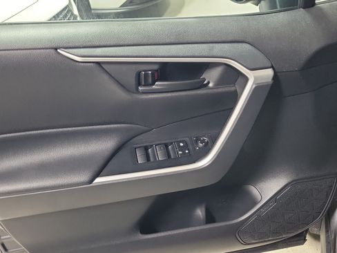 Used 2022 Toyota RAV4 LE AWD/4WD image 20