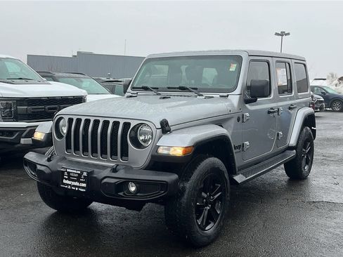 Used 2021 Jeep Wrangler Unlimited Sahara image 4