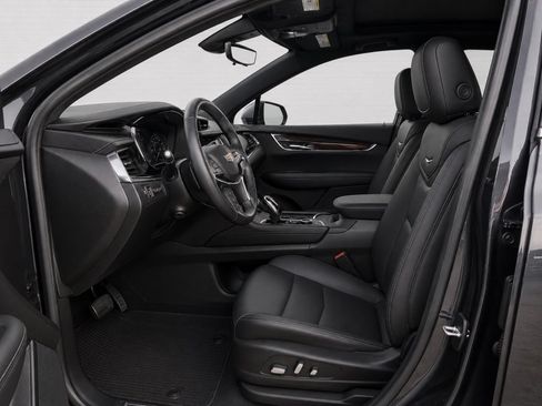 Used 2022 Cadillac XT5 Premium Luxury w/ Technology Package FWD image 7