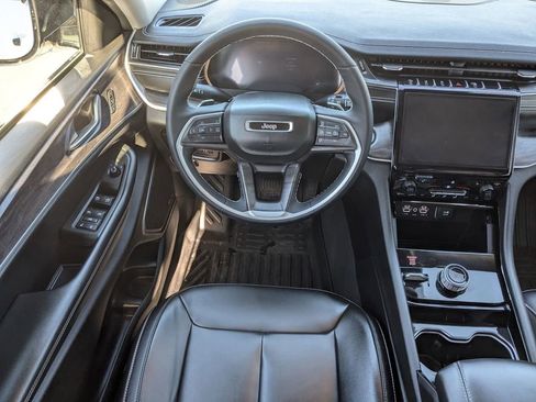 Used 2023 Jeep Grand Cherokee Limited w/ Black Appearance Package image 29