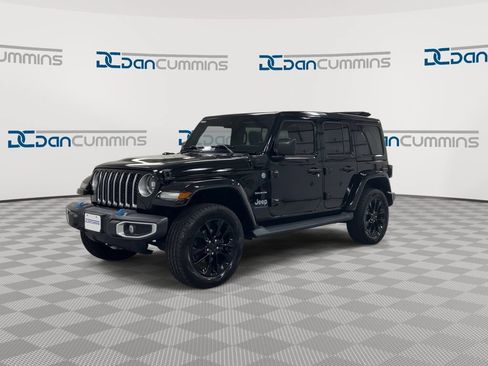 Used 2023 Jeep Wrangler Unlimited Sahara w/ Cold Weather Group AWD/4WD image 4