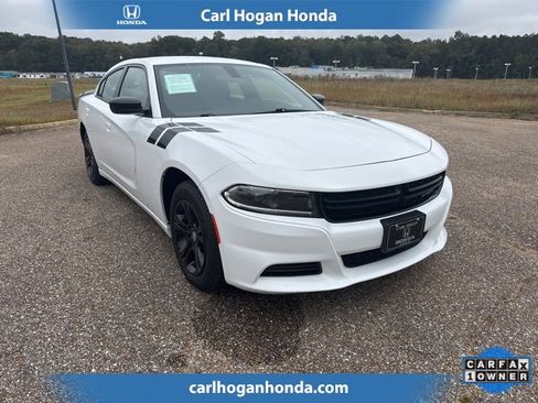 Used 2023 Dodge Charger SXT image 2