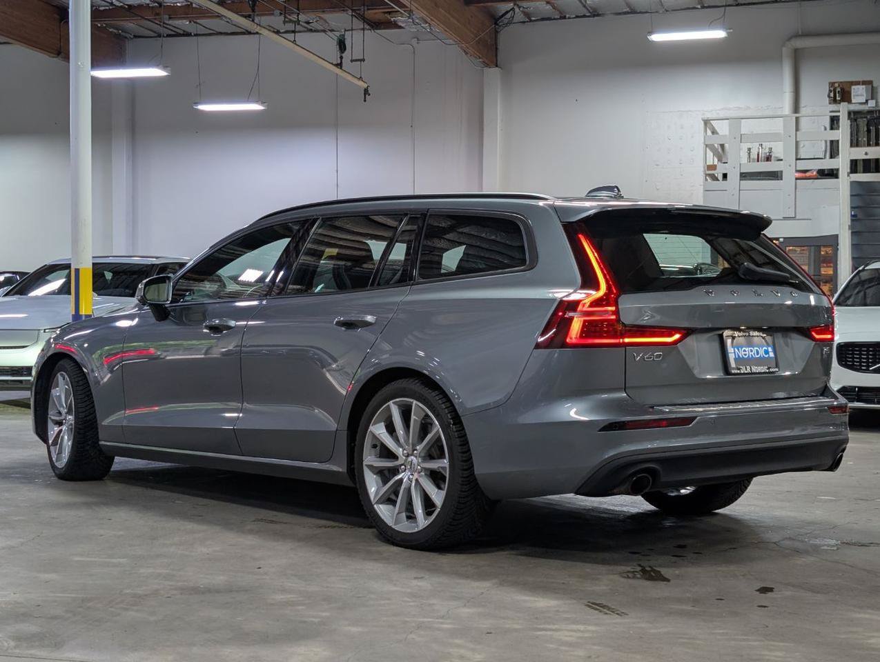 Used 2020 Volvo V60 T5 Momentum FWD image 2