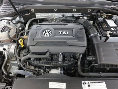 Used 2017 Volkswagen GTI SE FWD image 28