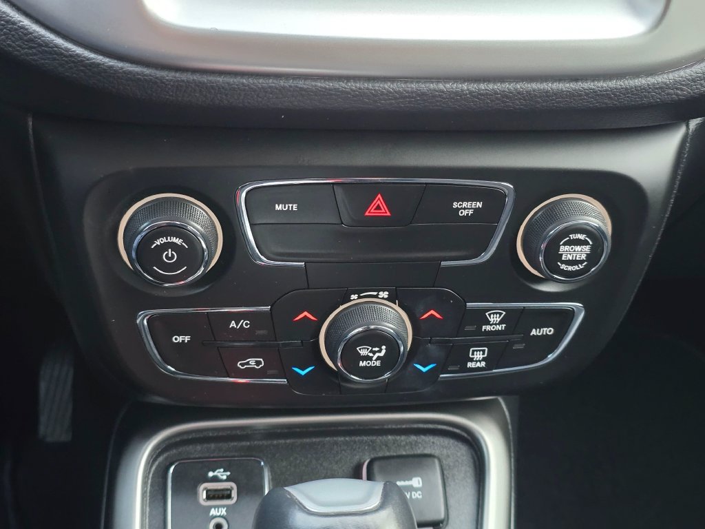 Used 2018 Jeep Compass Latitude w/ Popular Equipment Group FWD image 24