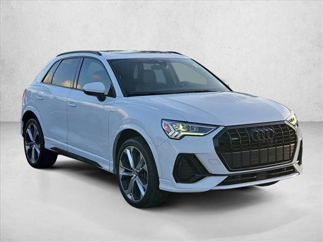 Used 2022 Audi Q3 2.0T Premium Plus w/ Premium Plus Package AWD/4WD image 3