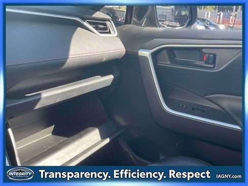 Used 2021 Toyota RAV4 SE image 34