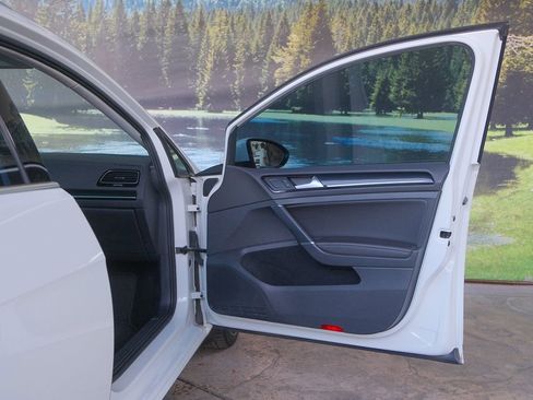 Used 2017 Volkswagen Golf SEL image 32